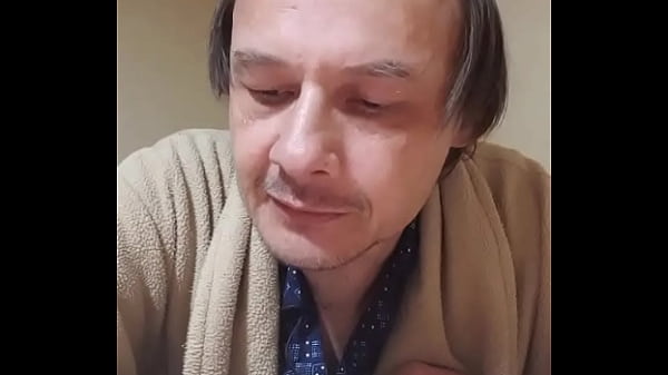 Coroa gostosa faz escravo gozar na gozada interna