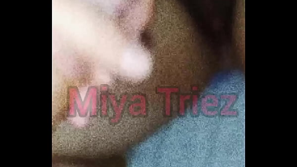 Miya triez, corno chifrudo, bate punheta sozinha